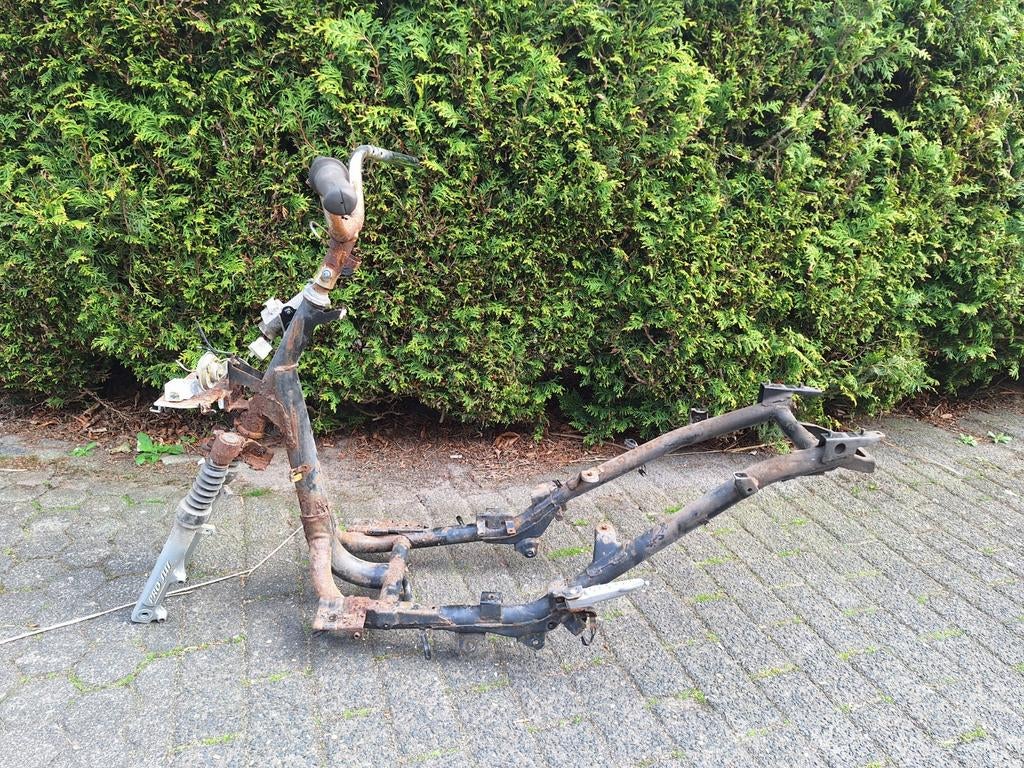 Sym mio frame met kenteken blauwe plaat
Goede nrs
Geen wok, Fietsen en Brommers, Scooters | SYM, Ophalen of Verzenden, Benzine