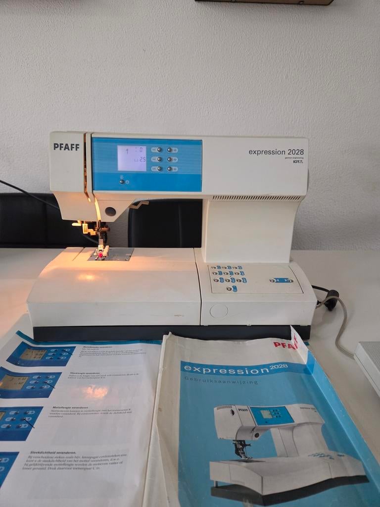 Pfaff Expression 2028 Naaimachine, Ophalen of Verzenden, Zo goed als nieuw, Naaimachine, Pfaff