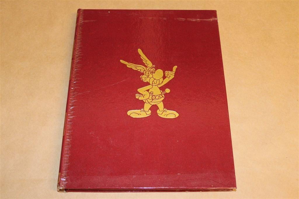Asterix De Galliër — 4 Klassieke Verhalen In 1 Band, Boeken, Stripboeken, Eén stripboek, Ophalen of Verzenden, Gelezen