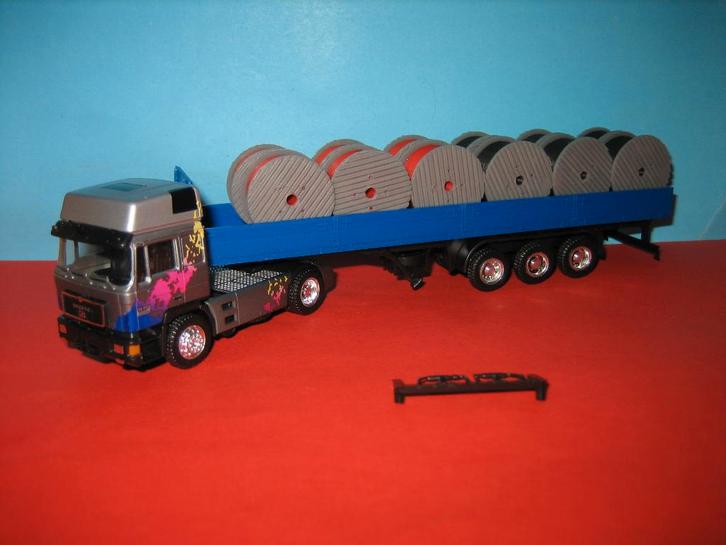 LA-5  SK-Baureihe  MAN  met oplegger en lading Herpa, Hobby en Vrije tijd, Modelauto's | 1:87, Zo goed als nieuw, Bus of Vrachtwagen