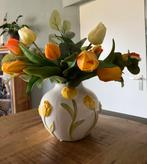 Vaas met tulpen decoratie met bos kunst tulpen, Ophalen of Verzenden, Zo goed als nieuw