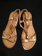 Nieuwe goudkleurige slippers. Maat 37, Kleding | Dames, Schoenen, Overige kleuren, Nieuw, Ophalen, Slippers