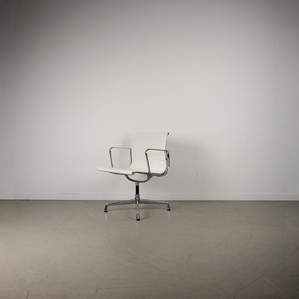 48x Vitra Eames EA 108 Stoel Wit Leer – Chroom, Niet ingevuld, Wit, Niet ingevuld, Ophalen of Verzenden