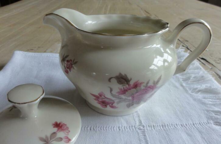 Brocante Mosa melkkannetje met roze bloemen, Gebruikt, -, -, Overige typen