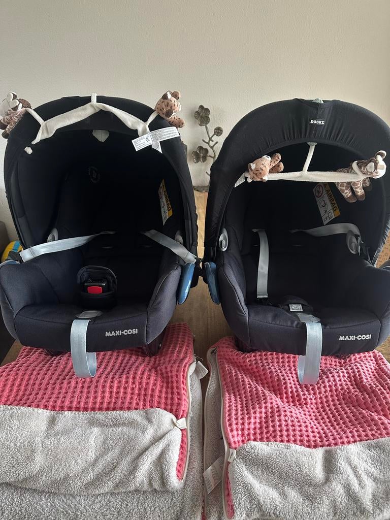 Maxi-Cosi Cabriofix autostoeltjes (2 stuks), Ophalen, Zo goed als nieuw