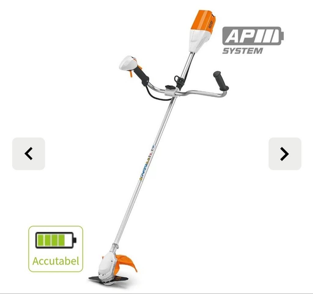 Stihl Bosmaaier met extra mes en harnas!, Ophalen, Zo goed als nieuw, Benzine