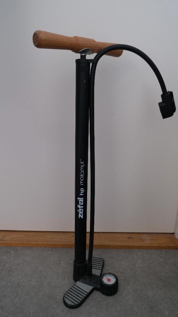 Zéfal fietspomp met drukmeter, Fietsen en Brommers, Fietsaccessoires | Fietspompen, Gebruikt, Drukmeter, Ophalen of Verzenden