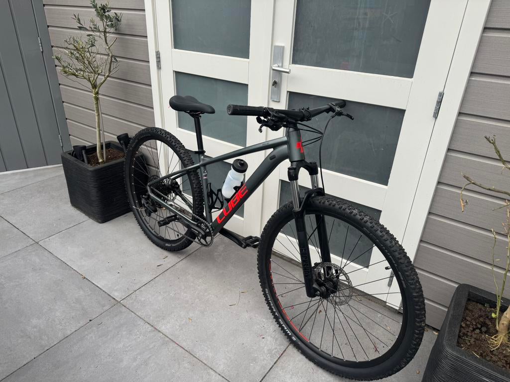 Cube maat M, grijs met rood/oranje, Fietsen en Brommers, Fietsen | Mountainbikes en ATB, Ophalen, Zo goed als nieuw, Overige merken