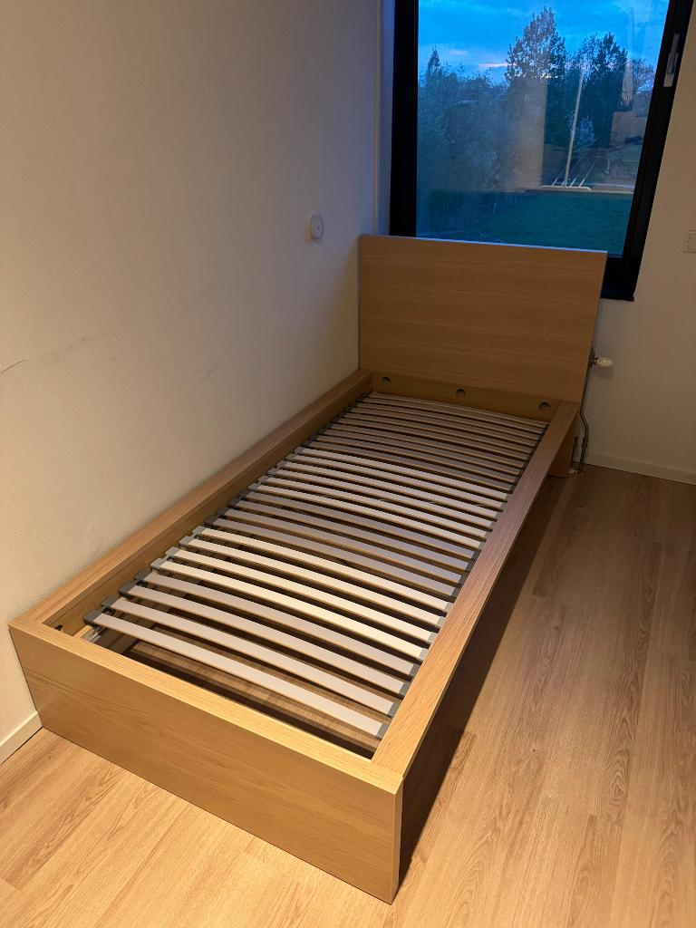 IKEA Malm 1 persoons bed, Huis en Inrichting, Slaapkamer | Bedden, Ophalen, 90 cm, Eenpersoons, Wit