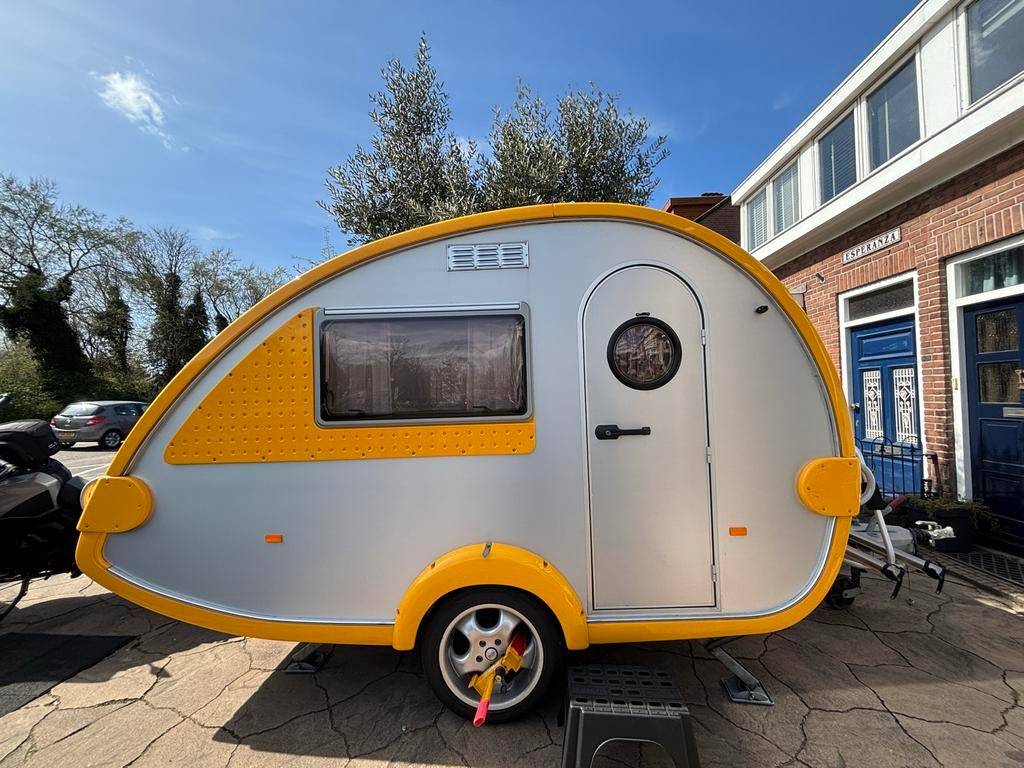 T@b 320 Caravan - Compact en Stijlvol, Caravans en Kamperen, Caravans, Particulier, tot en met 2, 500 - 750 kg, Rondzit, T@b, Omvormbare zithoek