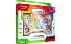 GEZOCHT Pokémon First Partner Illustration Collection LEES, Ophalen of Verzenden, Nieuw, Boosterbox, Foil