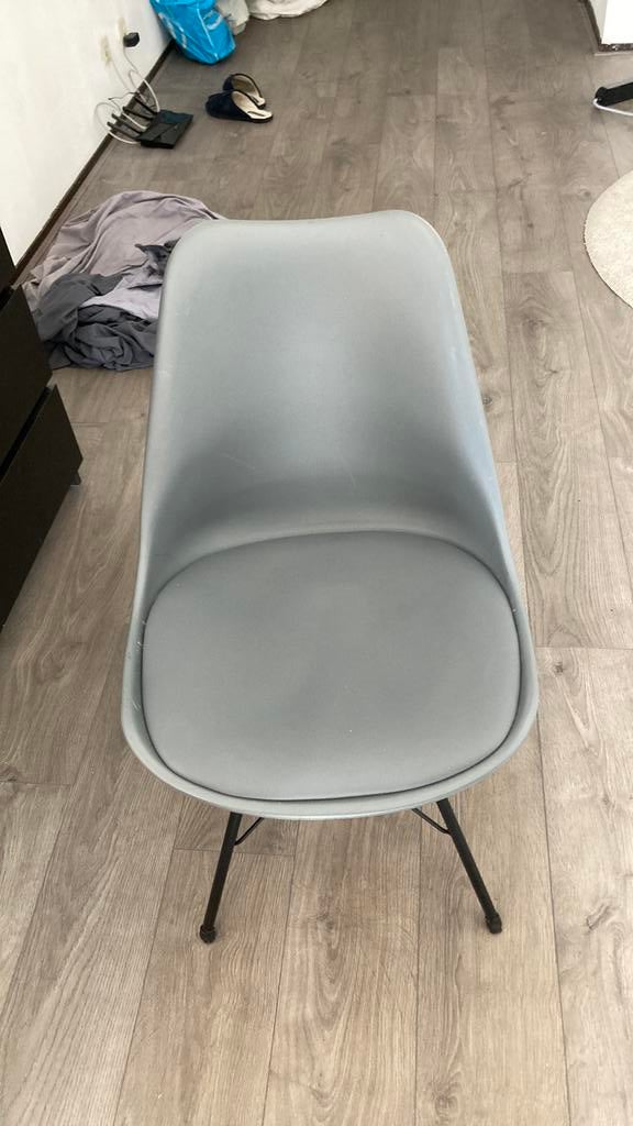 Set van 4 stoelen: 2x grijs, 1x zwart, 1x groen, Kunststof, Gebruikt, Overige kleuren, Ophalen of Verzenden