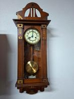 mooie gave antieke wandklok met bim bam en sleutel, Ophalen of Verzenden