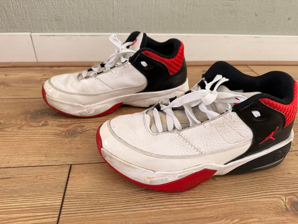 Air Jordan sneakers wit, zwart en rood maat 41, Wit, Ophalen of Verzenden, Sneakers of Gympen, Gedragen