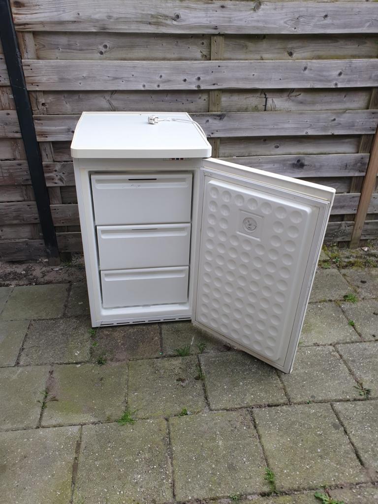 Bosch vrieskast met 3 lades, Witgoed en Apparatuur, Vriezers en Diepvrieskisten, Ophalen, Zo goed als nieuw, Energieklasse A of zuiniger