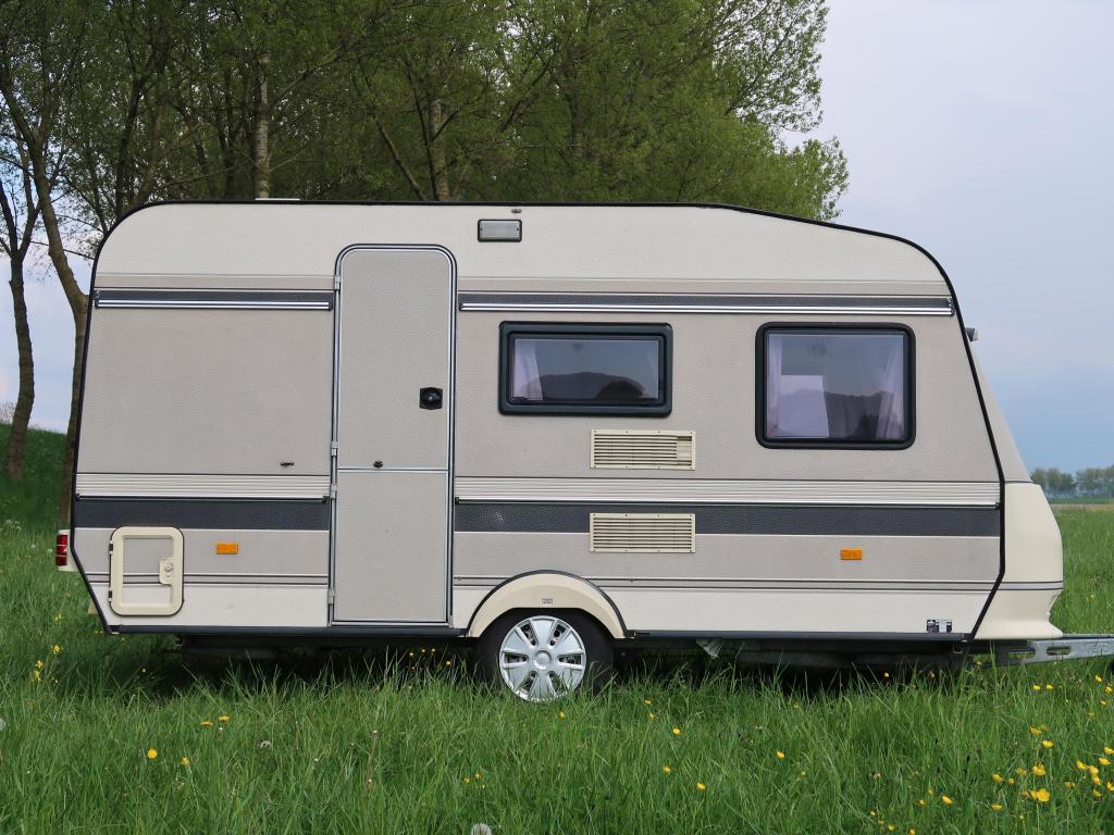 Hobby Classic 420 TM / voortent / luifel / BOVAG '26, Caravans en Kamperen, Caravans, Dwarsbed, Hobby, Bedrijf, Treinzit