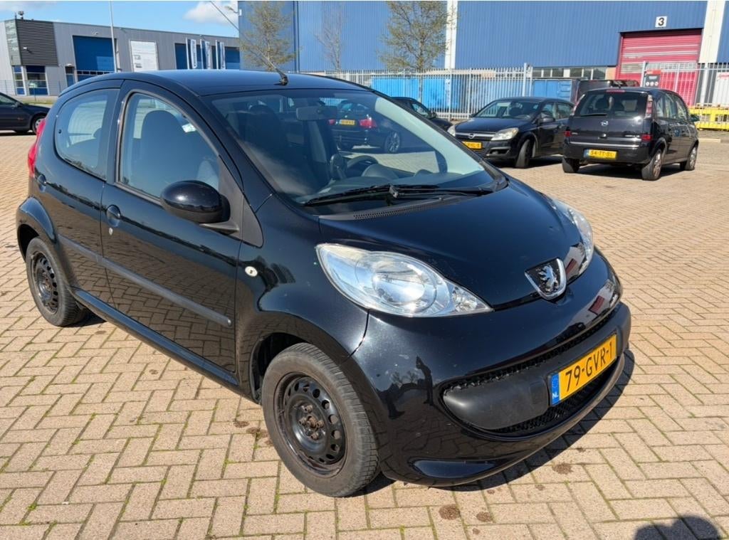 Peugeot 107 1.0 12V 5DR 2008 Zwart airco NIEUW APK, Auto's, Peugeot, Voorwielaandrijving, Stof, 4 stoelen, Origineel Nederlands