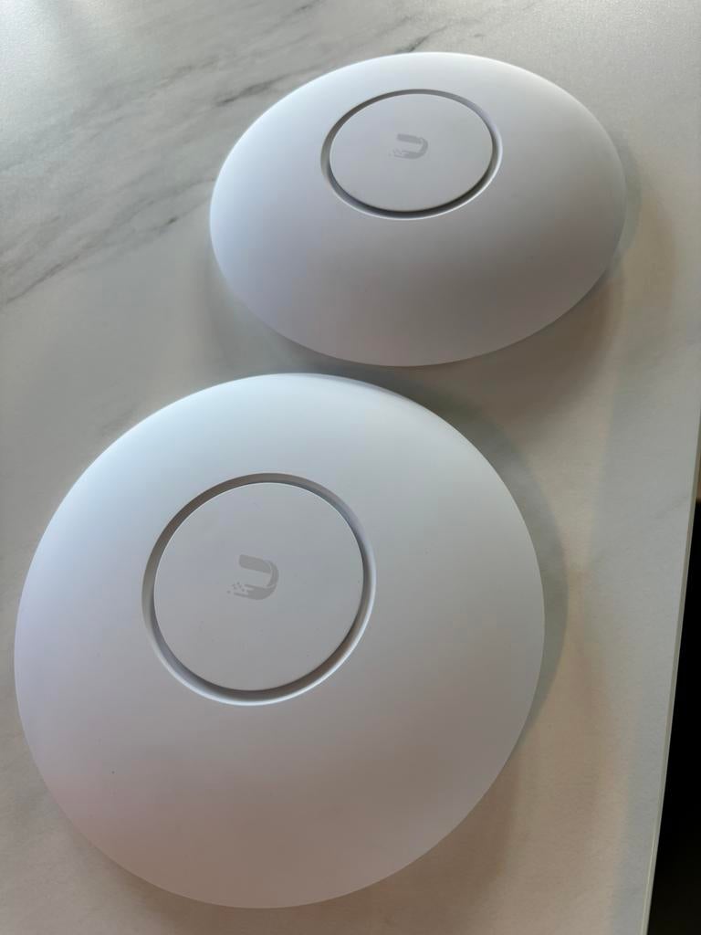 Unifi PRO Netwerk accesspoint, wifi versterker 2x network, Ophalen, Zo goed als nieuw