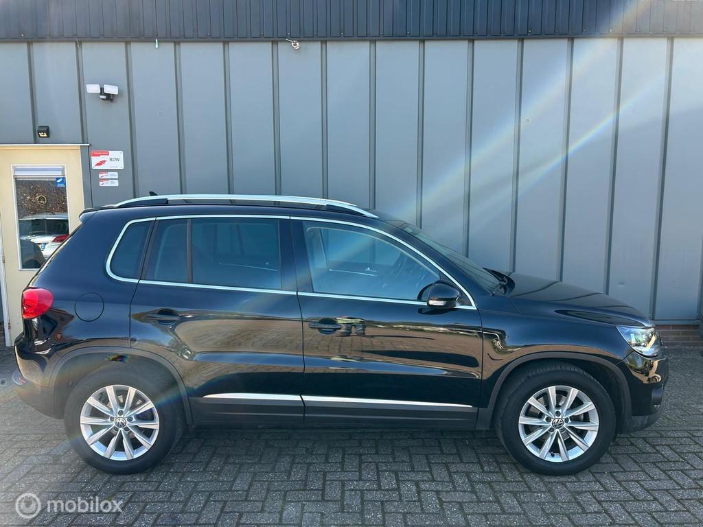 Volkswagen Tiguan 2.0 TDI Sport&Style, Voorwielaandrijving, Euro 5, Zwart, 4 cilinders