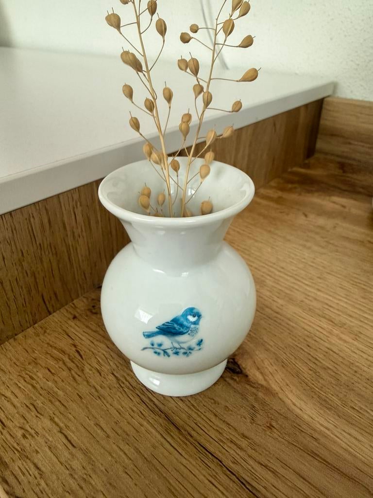 Vintage klein porseleinen vaasje Delfst blauwe vogel op tak, Blauw, Aardewerk of Porselein, Ophalen of Verzenden, Zo goed als nieuw