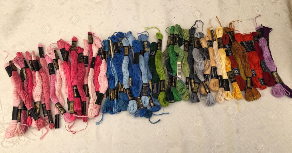 60 STRENGELS DMC BORDUURGAREN -ZGAN, Ophalen of Verzenden, Zo goed als nieuw, Handborduren, Borduurgaren of Zijde