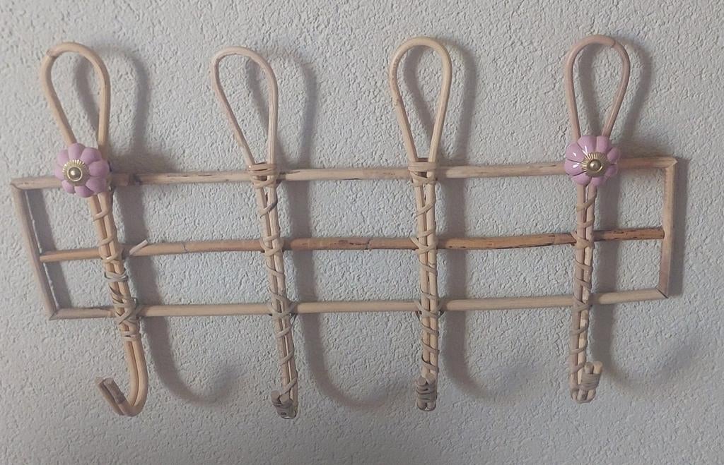Rotan kapstok met 2 bloemen, 53 cm breed, Huis en Inrichting, Woonaccessoires | Kapstokken, Ophalen of Verzenden, Gebruikt, Hout