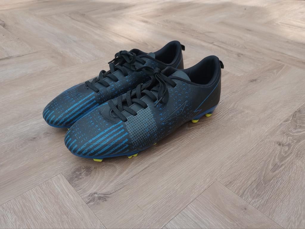 Voetbalschoenen maat 41, Sport en Fitness, Voetbal, Ophalen, Zo goed als nieuw, Schoenen