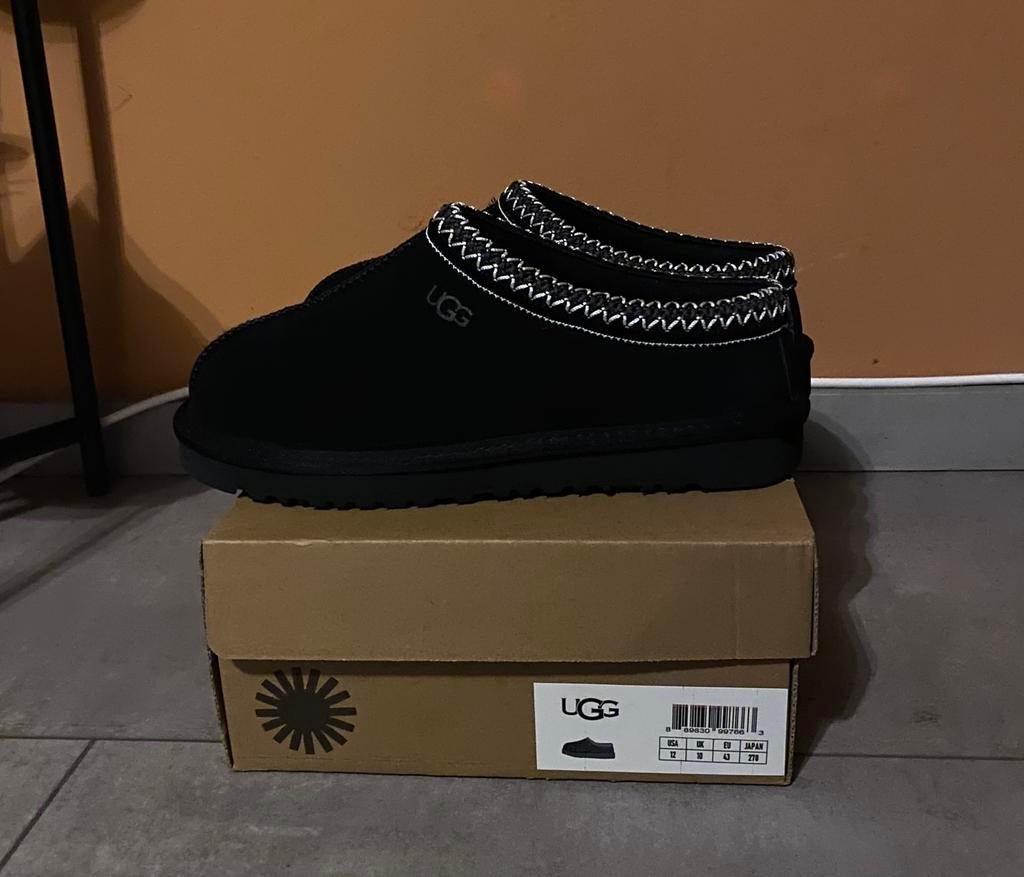 Zwarte warme pantoffels / UGG style slippers maat 43 nieuw, Ophalen of Verzenden, Nieuw, Zwart, Pantoffels of Sloffen