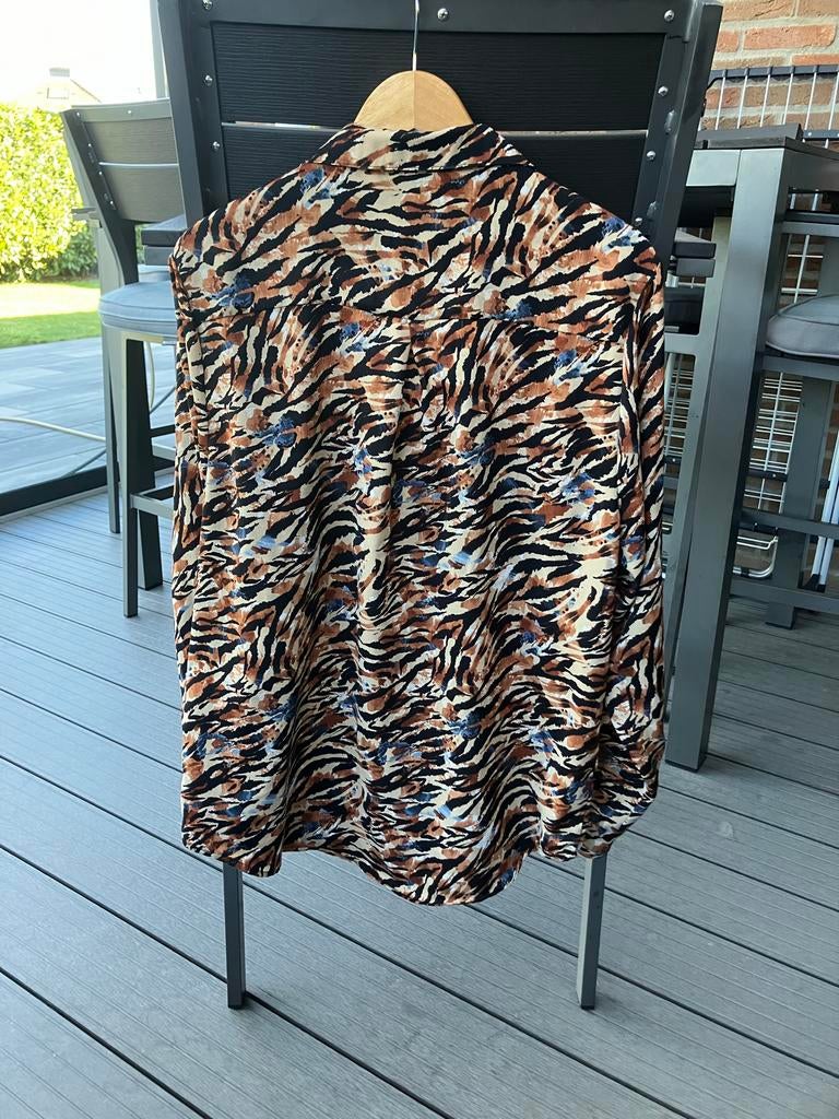 Norah Blouse met Tijgerprint - Maat 42, Kleding | Dames, Blouses en Tunieken, Ophalen of Verzenden, Zo goed als nieuw, Maat 42/44 (L)