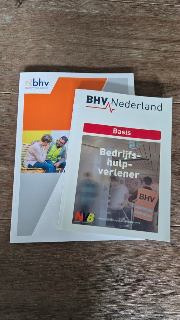 Bhv bedrijfhulpverlener., Ophalen of Verzenden, Beta, Zo goed als nieuw