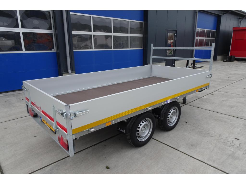 Bij Eemsned een Eduard Plateauwagen afm 3 x 150, Nieuw