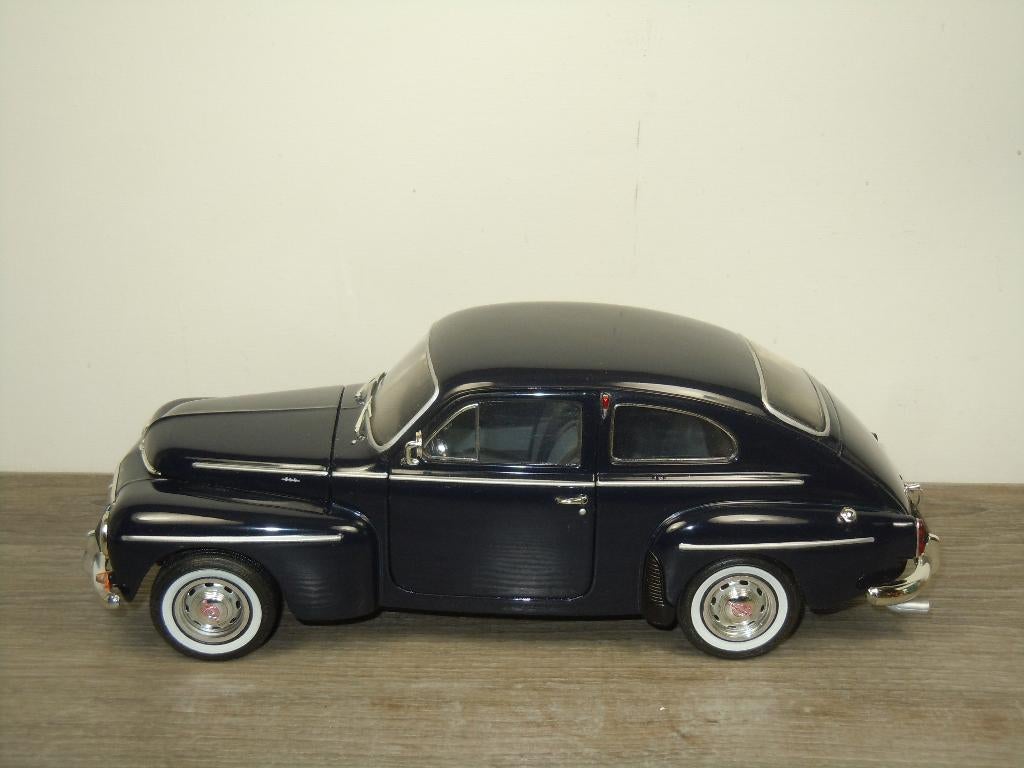 Volvo PV544 - Donker Blauw - Revell 1:18, Duitsland, Auto, Verzenden, Revell