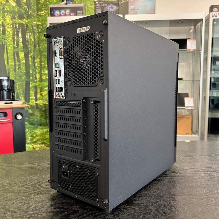 Custom Build PC – Intel Core i7-9700K – 32GB RAM – 1TB SSD, Computers en Software, Desktop Pc's, Zo goed als nieuw, 4 Ghz of meer