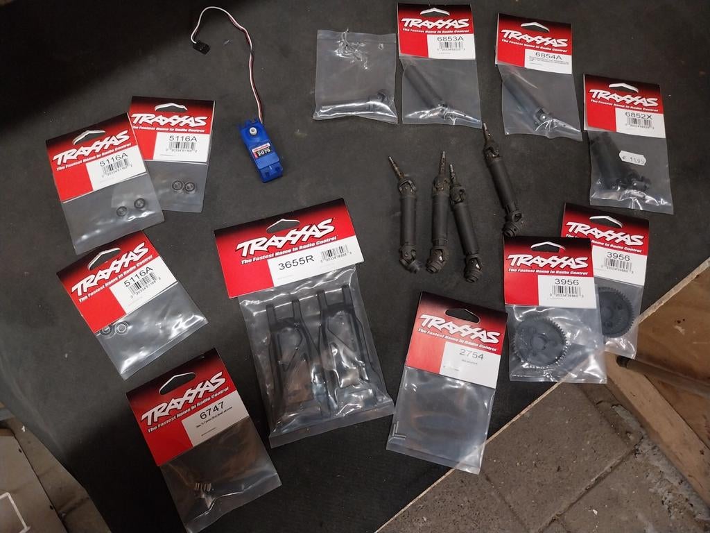 Traxxas slash 4x4 onderdelen, Hobby en Vrije tijd, Modelbouw | Radiografisch | Auto's, Ophalen of Verzenden, Zo goed als nieuw