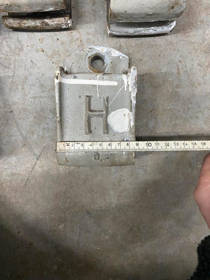 Balk bevestigingsbeugels - Set van 17 stuks, Doe-het-zelf en Verbouw, IJzerwaren en Bevestigingsmiddelen, Gebruikt, Overige typen