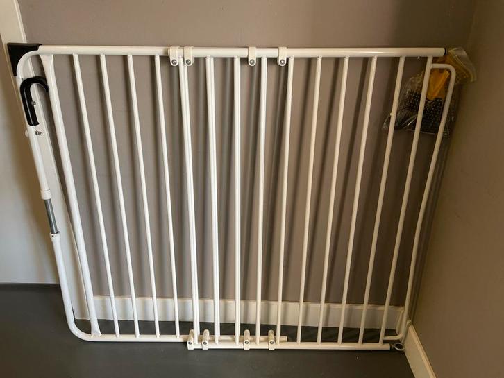 Traphekje A3 safety door  - verstelbaar, Kinderen en Baby's, Traphekjes, Gebruikt, Schroefhekje, Metaal of IJzer, 100 tot 115 cm