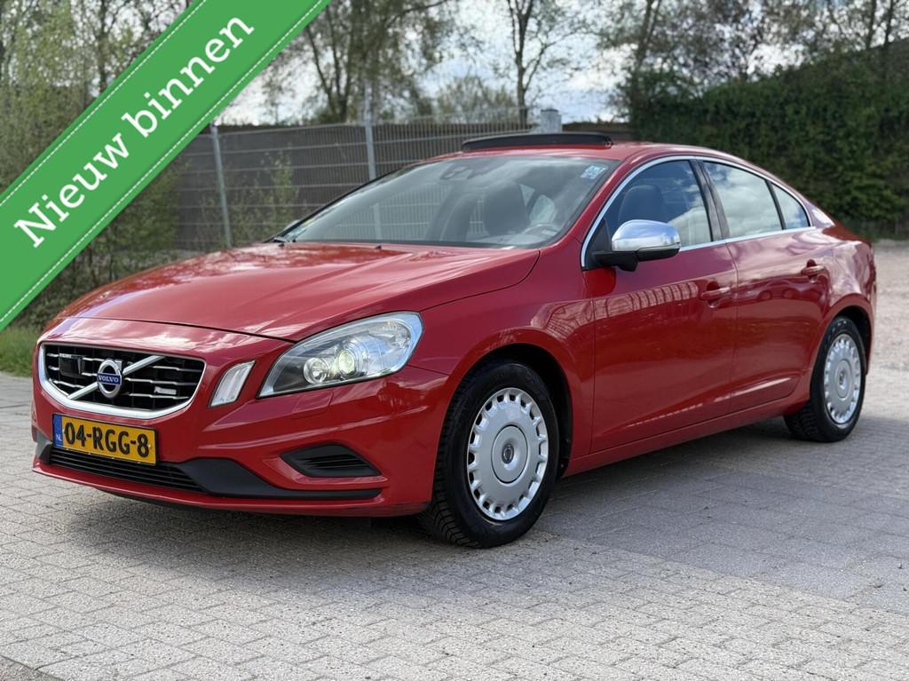 Volvo S60 1.6 DRIVe R-Design PANO AIRCO CRUISE PSENSOR VOLL, Auto's, Volvo, Voorwielaandrijving, Euro 5, Gebruikt, 4 cilinders