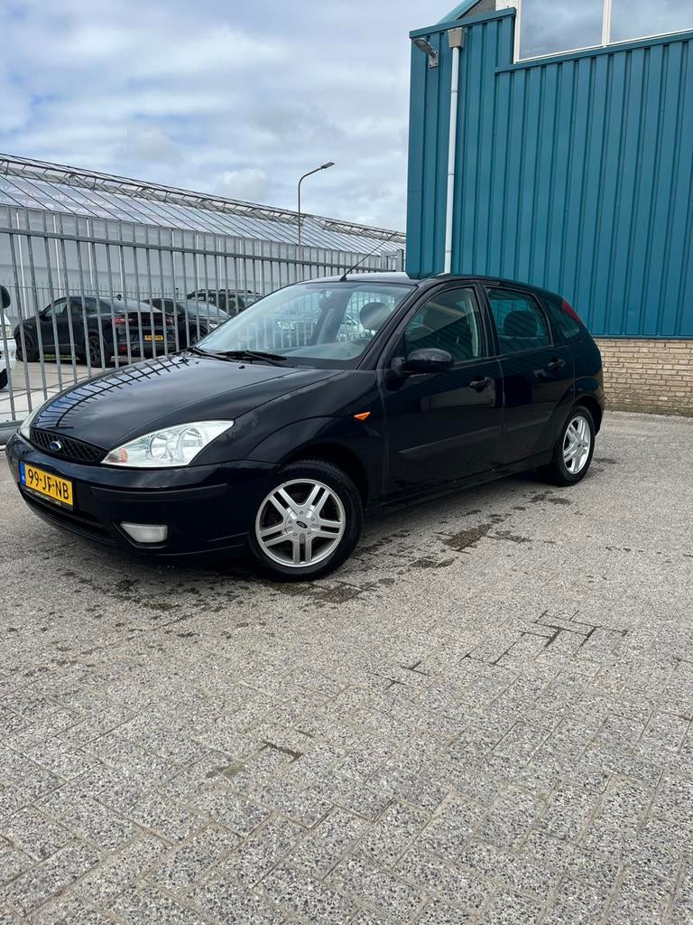 Ford Focus 1.6 I Trend 5D 2002 Zwart, Auto's, 1596 cc, Stof, 100 pk, Zwart