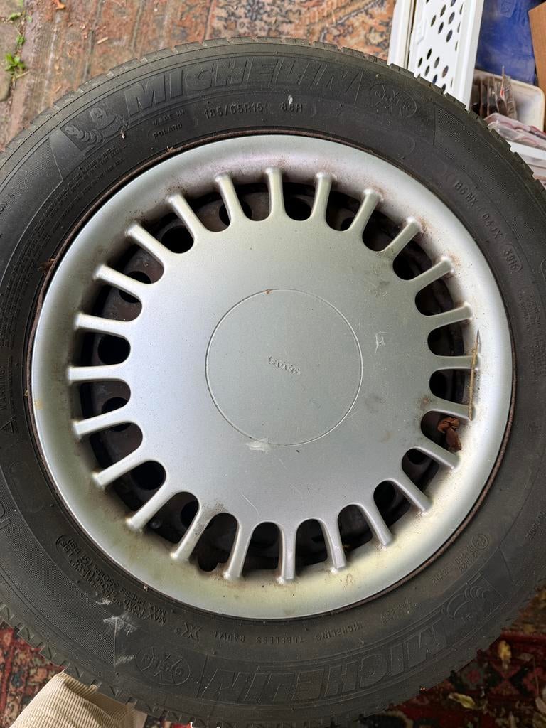 Saab 900 classic banden +velgen+wieldoppen, Auto-onderdelen, Banden en Velgen, Ophalen, Gebruikt, 15 inch, Banden en Velgen