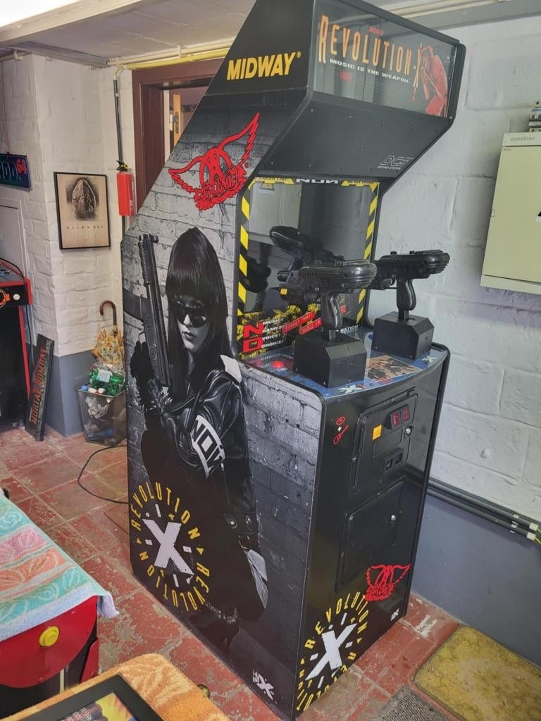 Arcadekast Revolution X Midway, Ophalen, Zo goed als nieuw