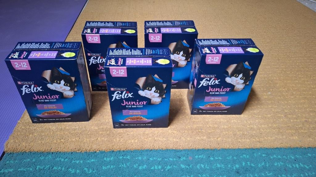 Felix kattenvoer, Ophalen, Kat