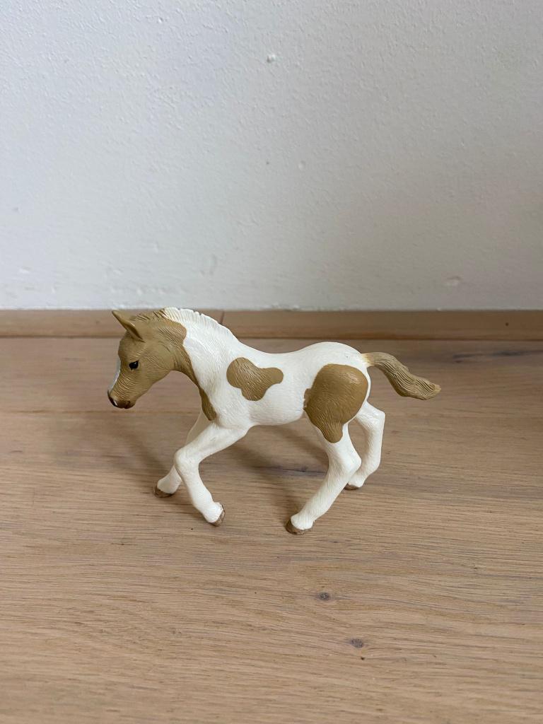 Schleich Horse Club Paint Veulen | 13886, Ophalen of Verzenden, Zo goed als nieuw, Paard, Beeldje of Figuurtje
