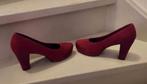 NIEUW  DONKER  RODE TAMARIS PUMPS MAAT 39, Tamaris, Pumps, Verzenden, Nieuw