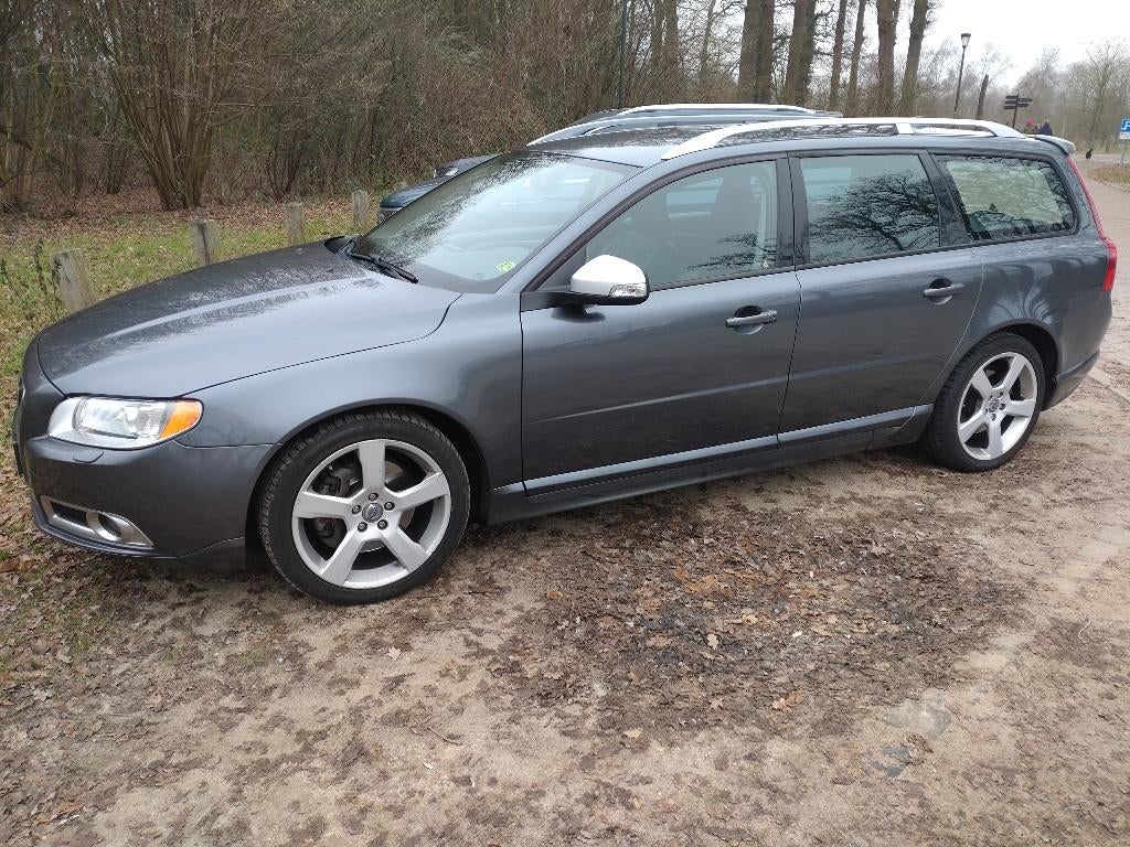 Volvo V70 R-Design 2.0T. Youngtimer in topconditie!, Auto's, Euro 5, USB, 1800 kg, Zwart