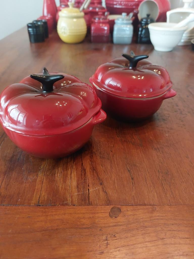 Le Creuset tomaten mini cocottes keramiek, Ophalen of Verzenden, Gebruikt
