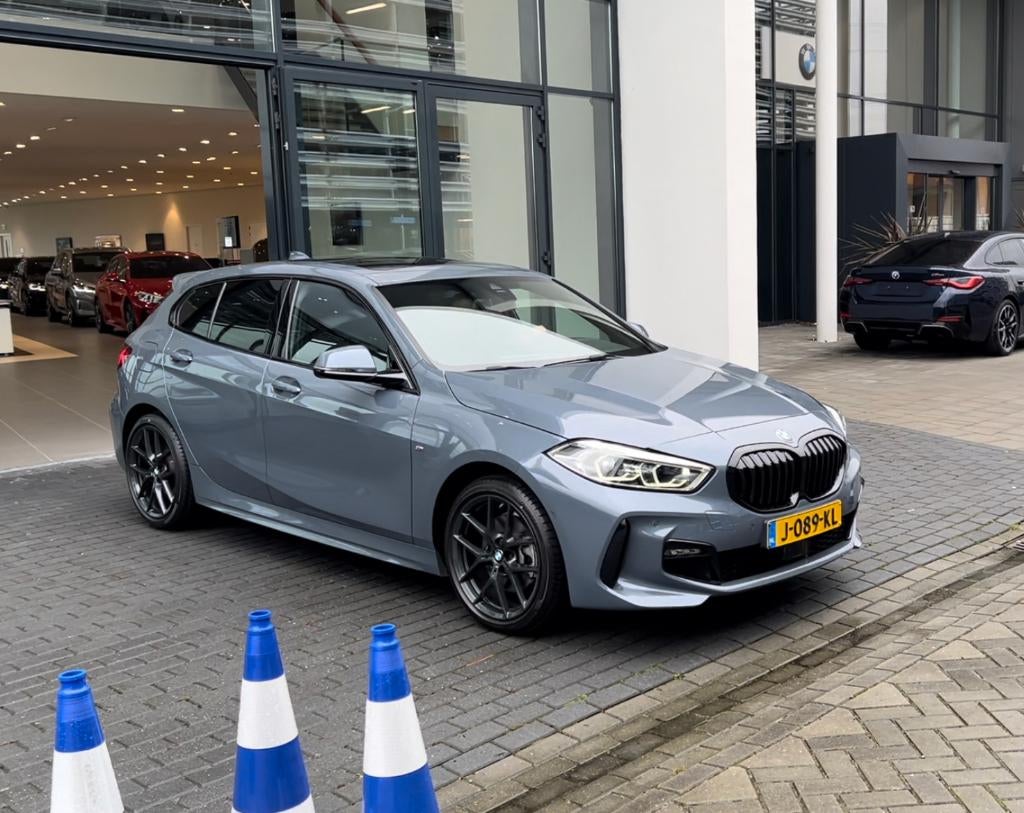 BMW 118i M Sport High Executive (2020) met zeer veel opties!, Auto's, BMW, Particulier, 1-Serie, ABS, Achteruitrijcamera, Adaptieve lichten