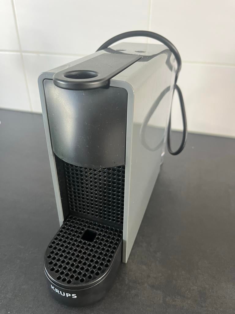 Nespresso Essenza Mini - lekt, Witgoed en Apparatuur, Koffiezetapparaten, Ophalen, Gebruikt, Espresso apparaat, 1 kopje