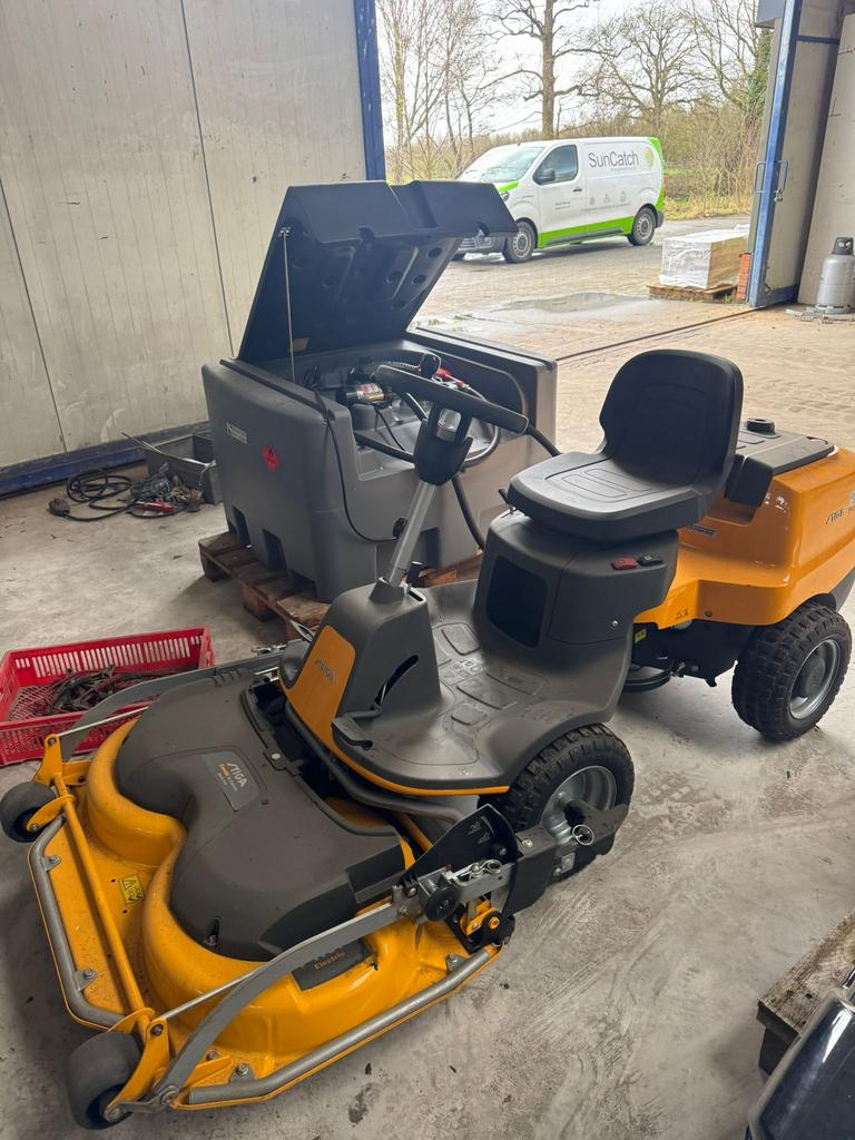 Stiga Park 220 zitmaaier / frontmaaier, Ophalen, Gebruikt