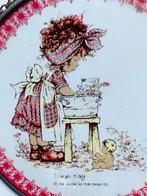 Vintage Sarah Kay glazen Raamhanger - Meisje wast baby, Huis en Inrichting, Woonaccessoires | Overige, Ophalen of Verzenden, Gebruikt