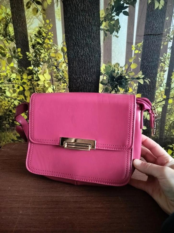 Roze tas - Schoudertasje, Sieraden, Tassen en Uiterlijk, Tassen | Damestassen, Zo goed als nieuw, Schoudertasje, Roze, Ophalen of Verzenden